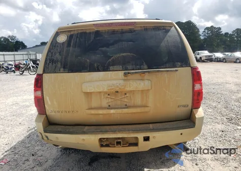 2010 Chevrolet Suburban K1500 Ls z USA, uszkodzony, nr VIN 1GNUKHE35AR159419